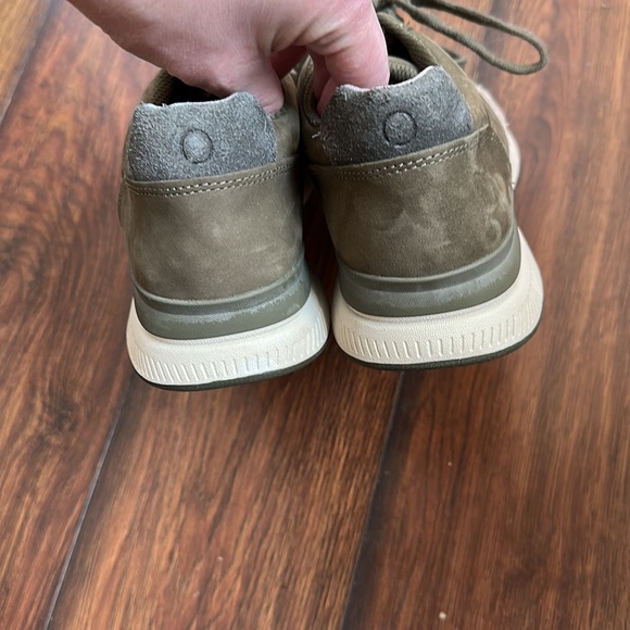 Everlane Trainer green sneakers size 9 - Picture 5 of 7